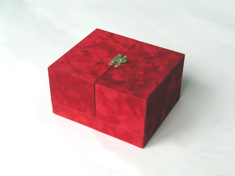 Подарочная коробка из картона фото